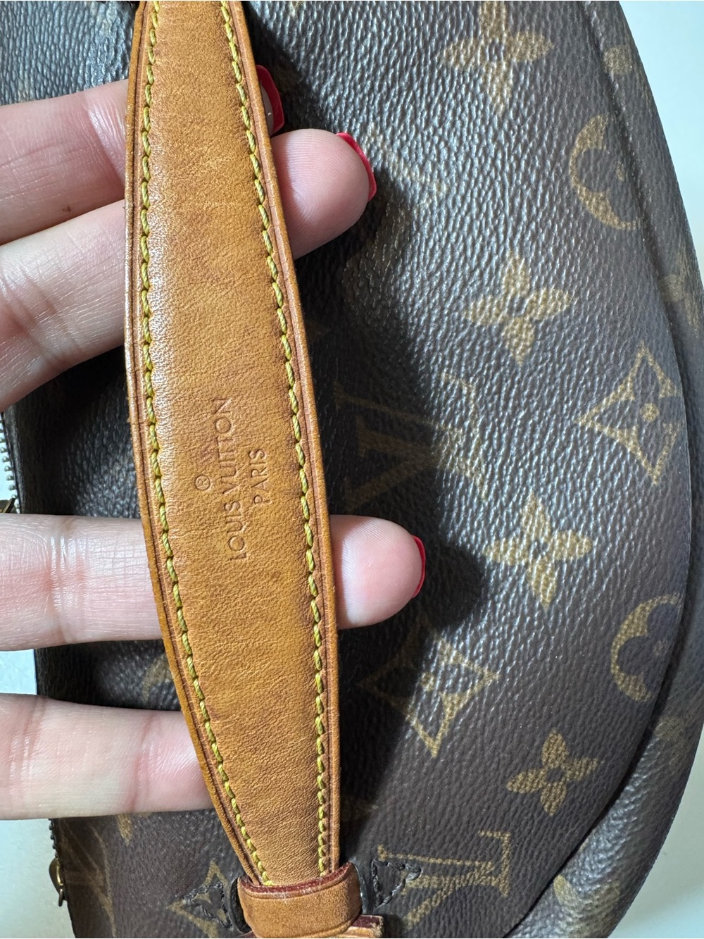 Louis Vuitton Monogram bumbag - Picture 7 of 15